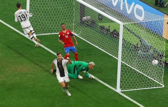 1669940533201072134.jpg 65148509-11490125-image-a-73_166.jpg